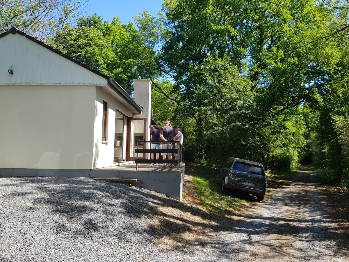 Mooie Bungalow In De Prachtige Natuur Hastiere-par-dela エクステリア 写真